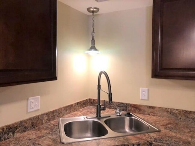 Building Photo - Nice 2 bedroom 2 bath one-level condo