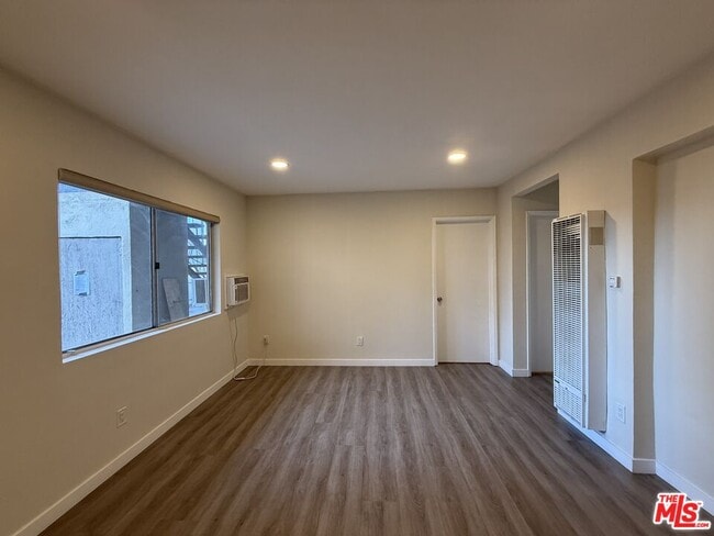 Building Photo - 4832 W 17th St