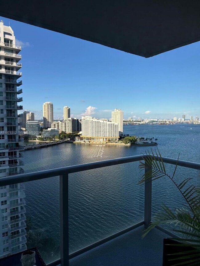 Foto del edificio - 1155 Brickell Bay Dr
