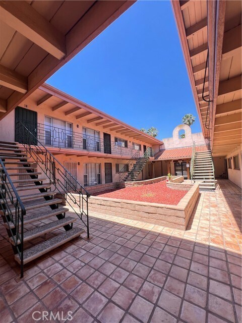Building Photo - 2102 S Pacific Ave