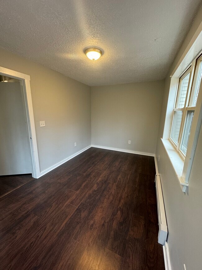 Segundo dormitorio (segunda planta) - 752 Center St