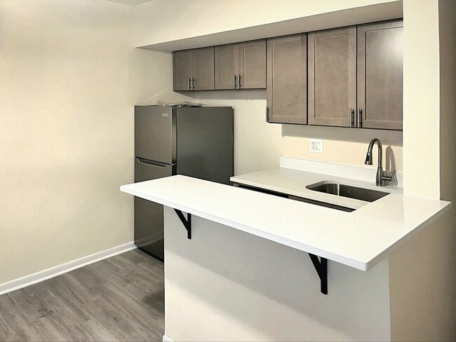Building Photo - 1504 N Dearborn Pky