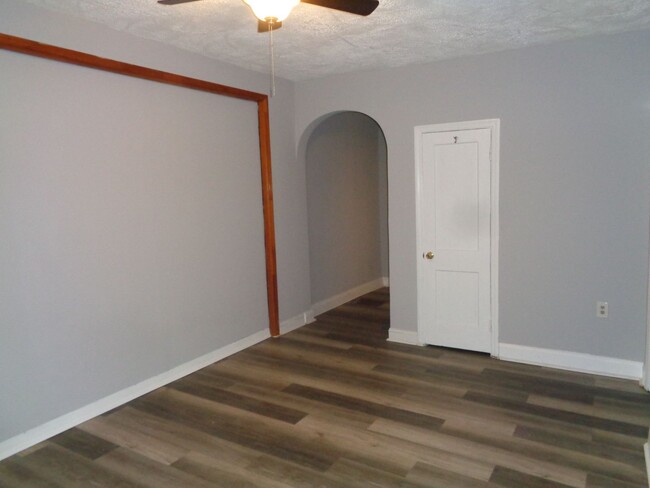Building Photo - 3826 Fairhaven Ave