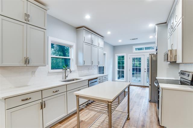 Foto del edificio - 315 E 7th St