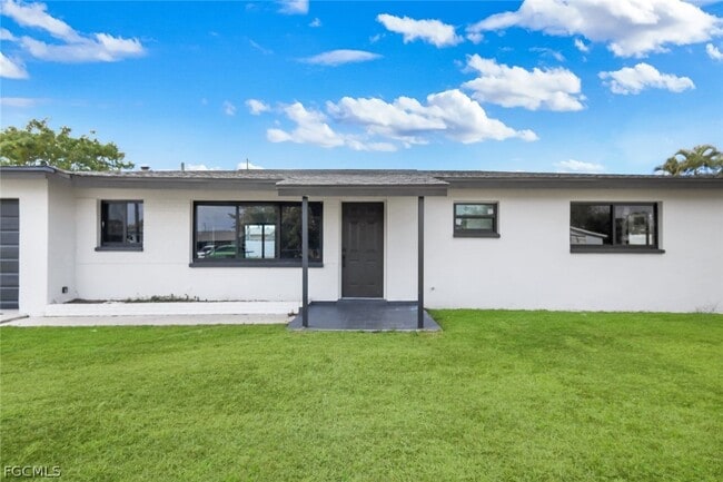 Building Photo - 1389 Pine Ave