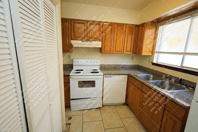 Building Photo - 2 br, 1.5 bath Townhome - 1635 Port Dr 4 4