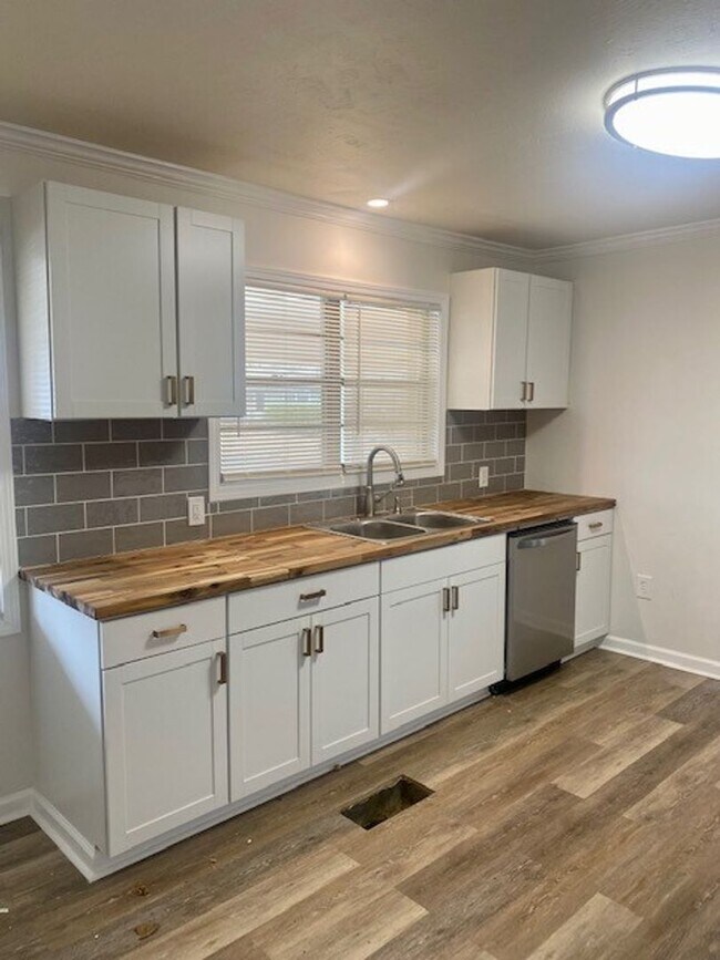 Foto del edificio - Nice 3 Bed home In Pearl!