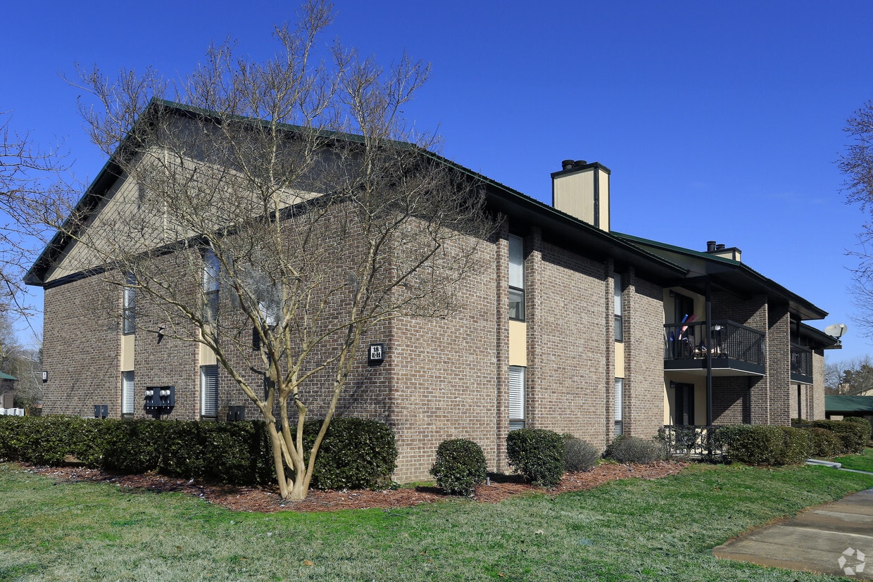Primary Photo - North Bluff Apartments