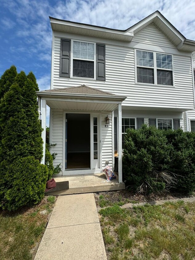 Primary Photo - Lovely townhouse with 3 bedrooms in Little...