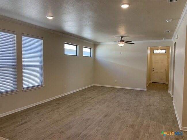 Foto del edificio - 612 Ripplewood Dr