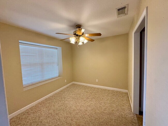 Foto del edificio - 208 Sawyer Ln