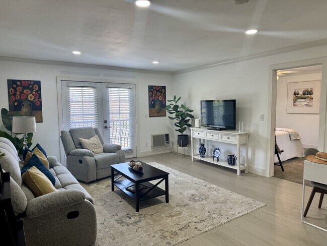 Foto del edificio - 5055 Collwood Blvd