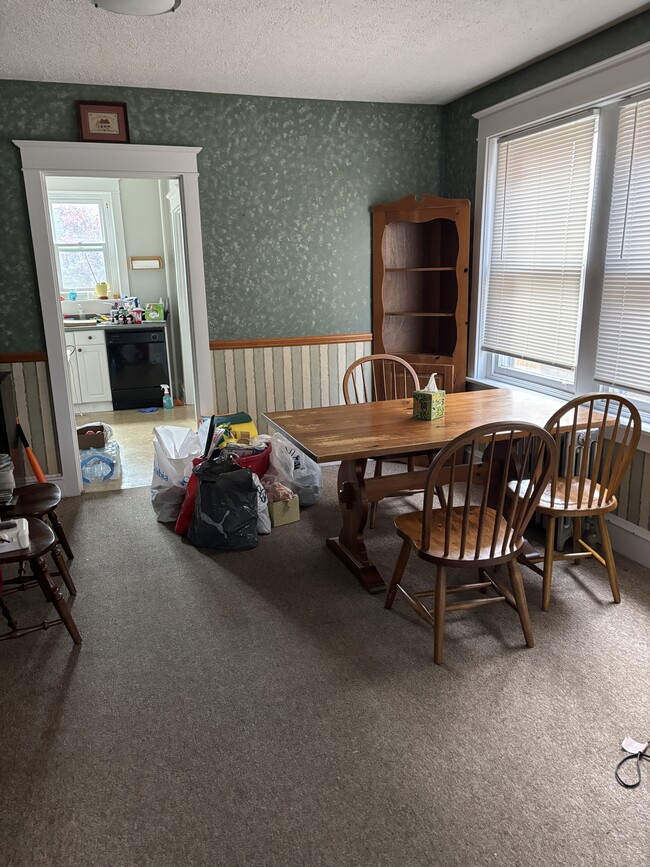 Building Photo - 134 E Main St