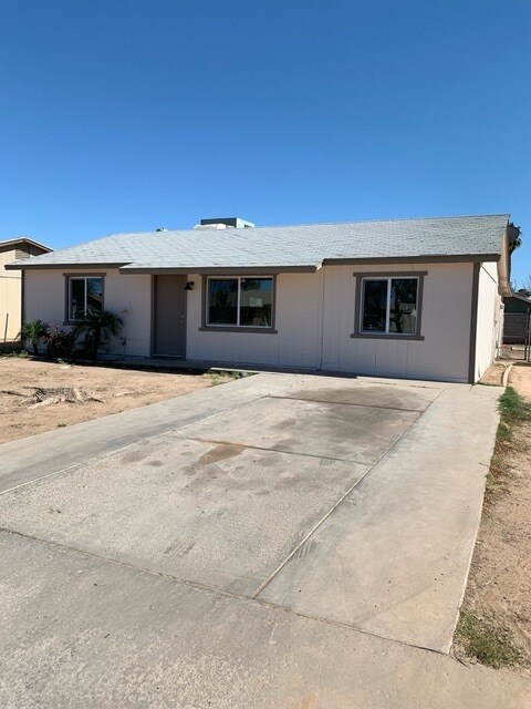 Primary Photo - Move In Ready 3 Bed off of 75th. Ave. & Th...