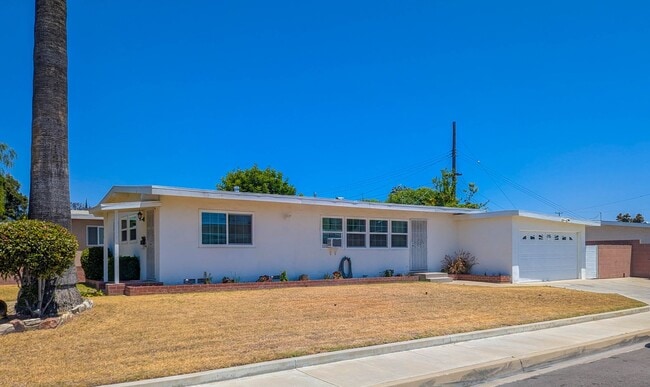 Building Photo - Cozy 3 Bedroom in Artesia!