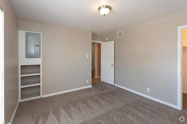 2BR, 1BA - 905 SF - Wildwood Terrace Apartments