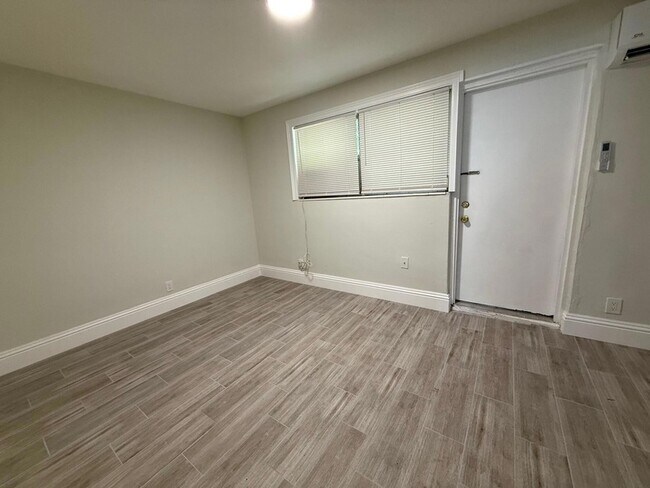 Foto del edificio - 248 Wenonah Pl