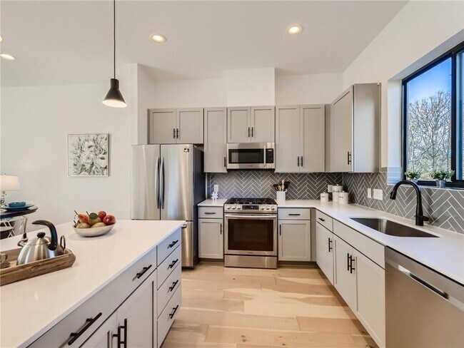 Foto del edificio - 3700 Clawson Rd