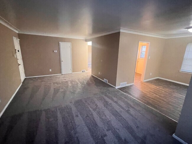 Foto del edificio - Bright, Clean 1 bed/1 bath in Harper Woods