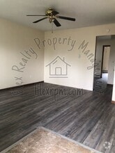Building Photo - 2106 Airline Ave