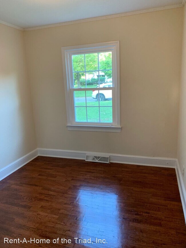 Building Photo - 3 br, 1 bath House - 1018 Tabor Street