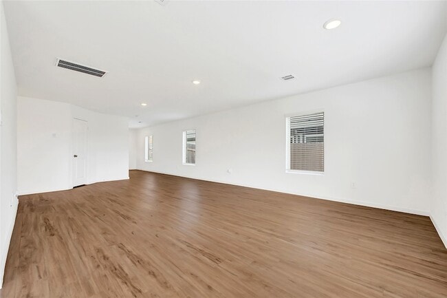 Building Photo - 227 River Grv Ct