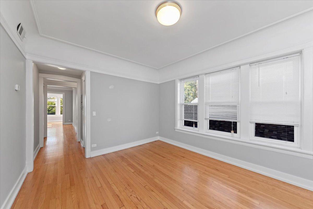 Foto principal - 2 bedroom in Chicago IL 60625