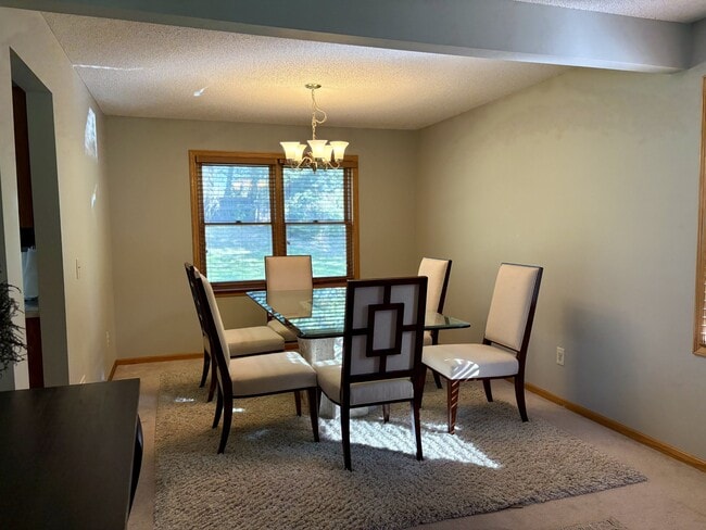 Foto del edificio - 16842 Hanover Ln