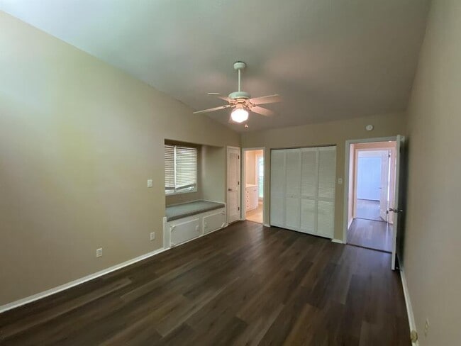 Building Photo - 102 Polks Pl