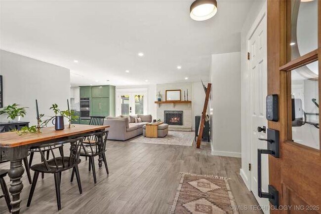 Foto del edificio - 1709 S Date Ave