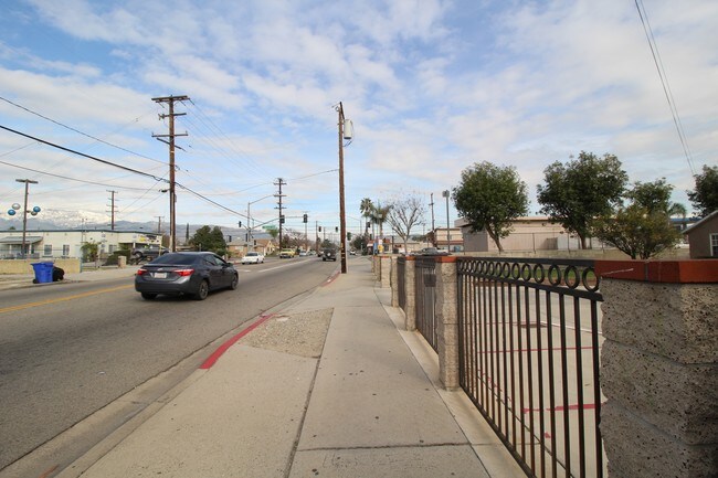 Foto del edificio - 8925 Juniper Ave