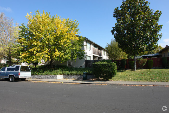 Foto del edificio - Boris Garden Apartments
