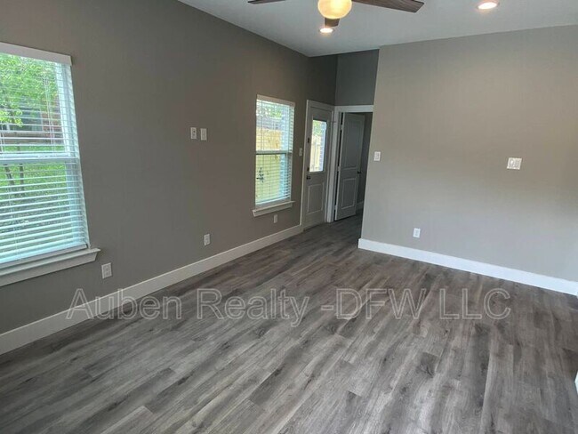 Foto del edificio - 8135 Doreen Ave
