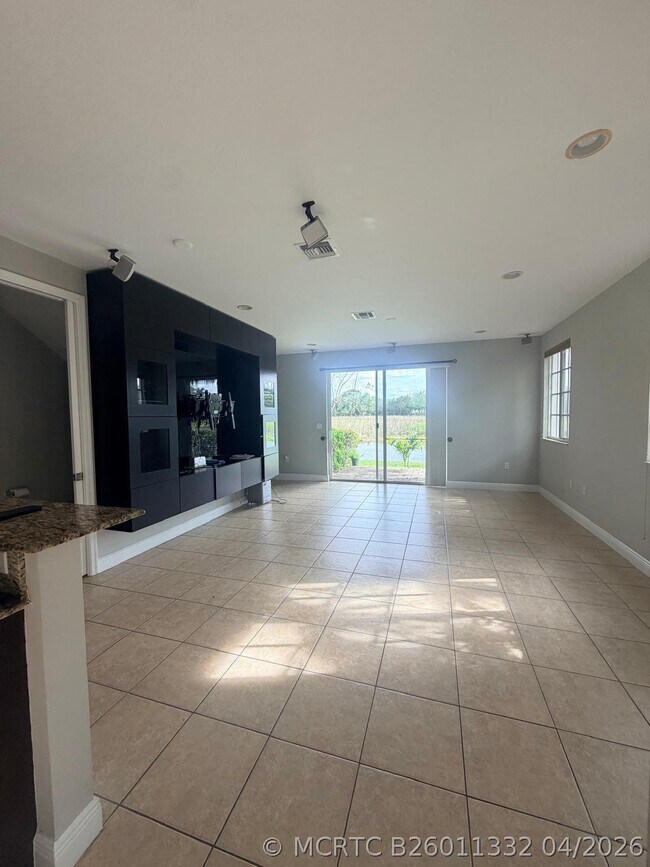 Foto del edificio - 7644 Foxcroft Ln