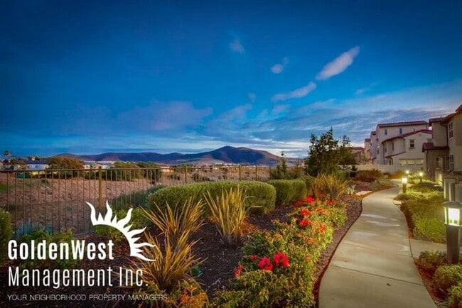 Building Photo - Gorgeous 2Bdm 2.5Ba Custom Model Townhouse in a Gated Community