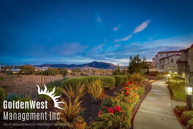 Foto del edificio - Gorgeous 2Bdm 2.5Ba Custom Model Townhouse in a Gated Community