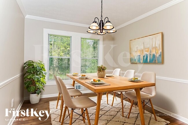 Building Photo - 2264 Country Club Dr SE