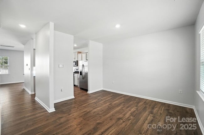 Building Photo - 4033 Lampasas Ln
