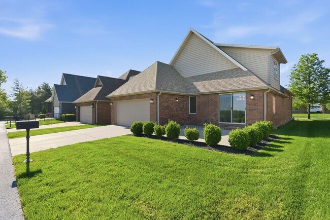 Building Photo - 4 Bedroom home 2 bath Available NOW!