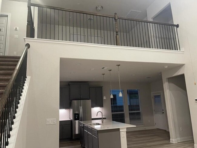 Building Photo - 124 MacArthur Dr