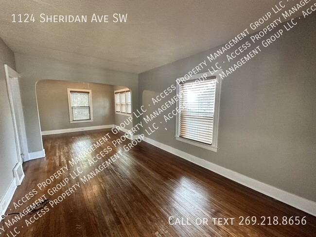 Building Photo - SW Side 3 Bedroom Home close to Schools