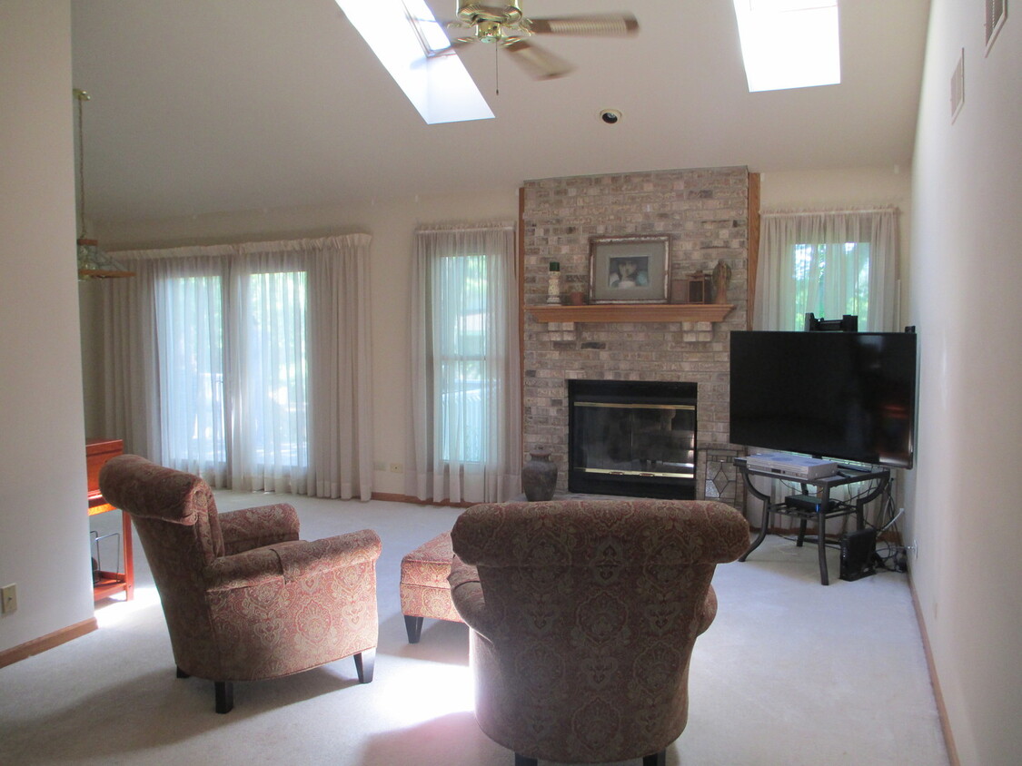 Foto principal - 750 Mary Ann St