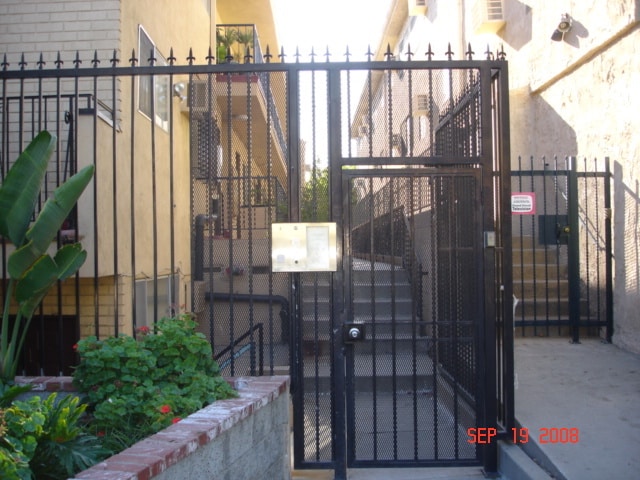 Building Photo - 1345 N Orange Dr