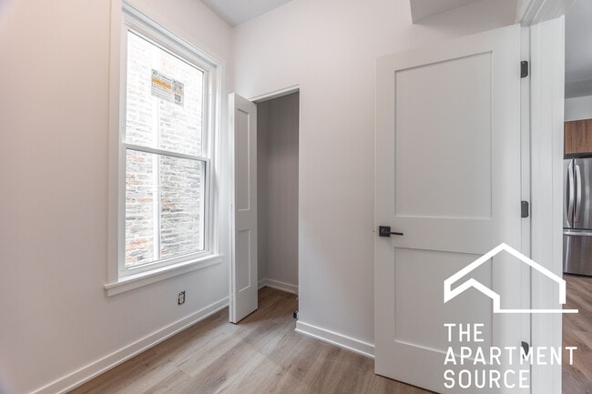 Building Photo - 2202 W Erie St