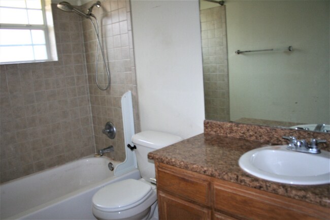 Building Photo - 2805 Selman Dr