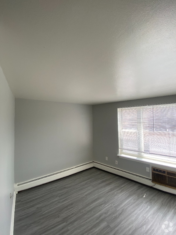 Building Photo - 777 Maple Ave