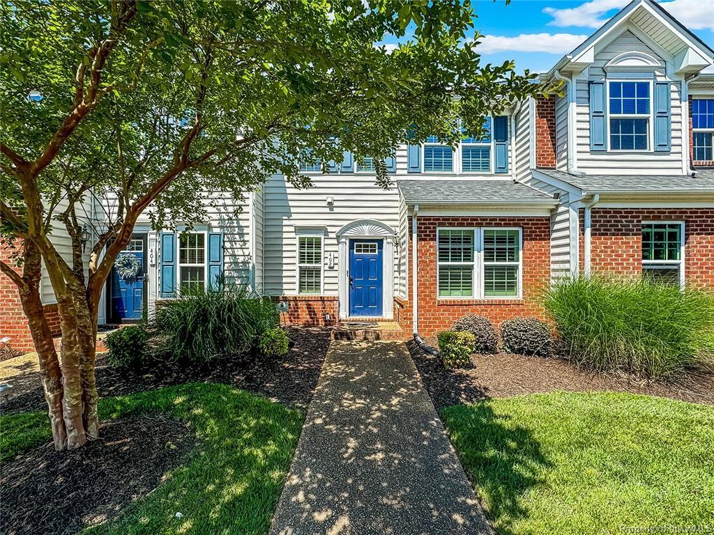 Foto principal - 402 Lewis Burwell Pl