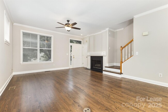 Building Photo - 817 W 4th St