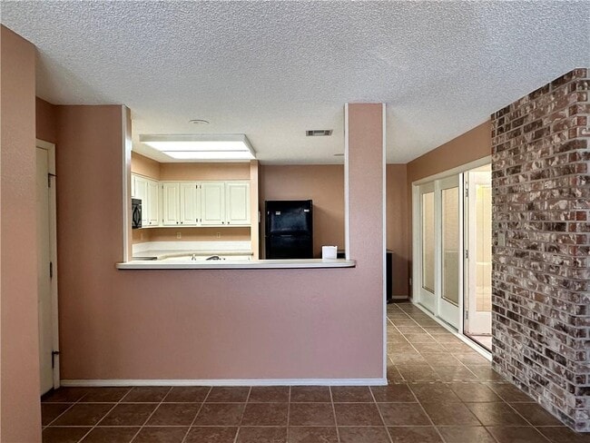 Building Photo - 8 Teresa Dr