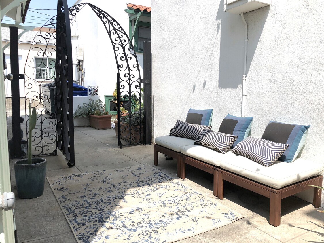 Foto principal - 8010 Norton Ave
